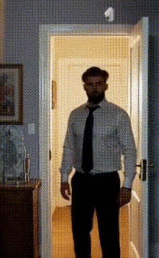 Внезапно дверь неожиданно распахнулась, и яркий свет из коридора ворвался в полутёмную спальню, разрезая мягкую лунную дымку. В дверном проёме появился знакомый силуэт, это был Вадим, его фигура казалась особенно внушительной на фоне освещённого коридора.