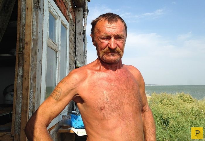 Пенсионер решил остаться один жить на острове в Азовском море и вот что из этого вышло