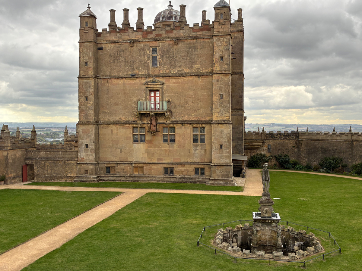 Маленький замок Болсовер, вид с крепостной стены. Фото из личного архива