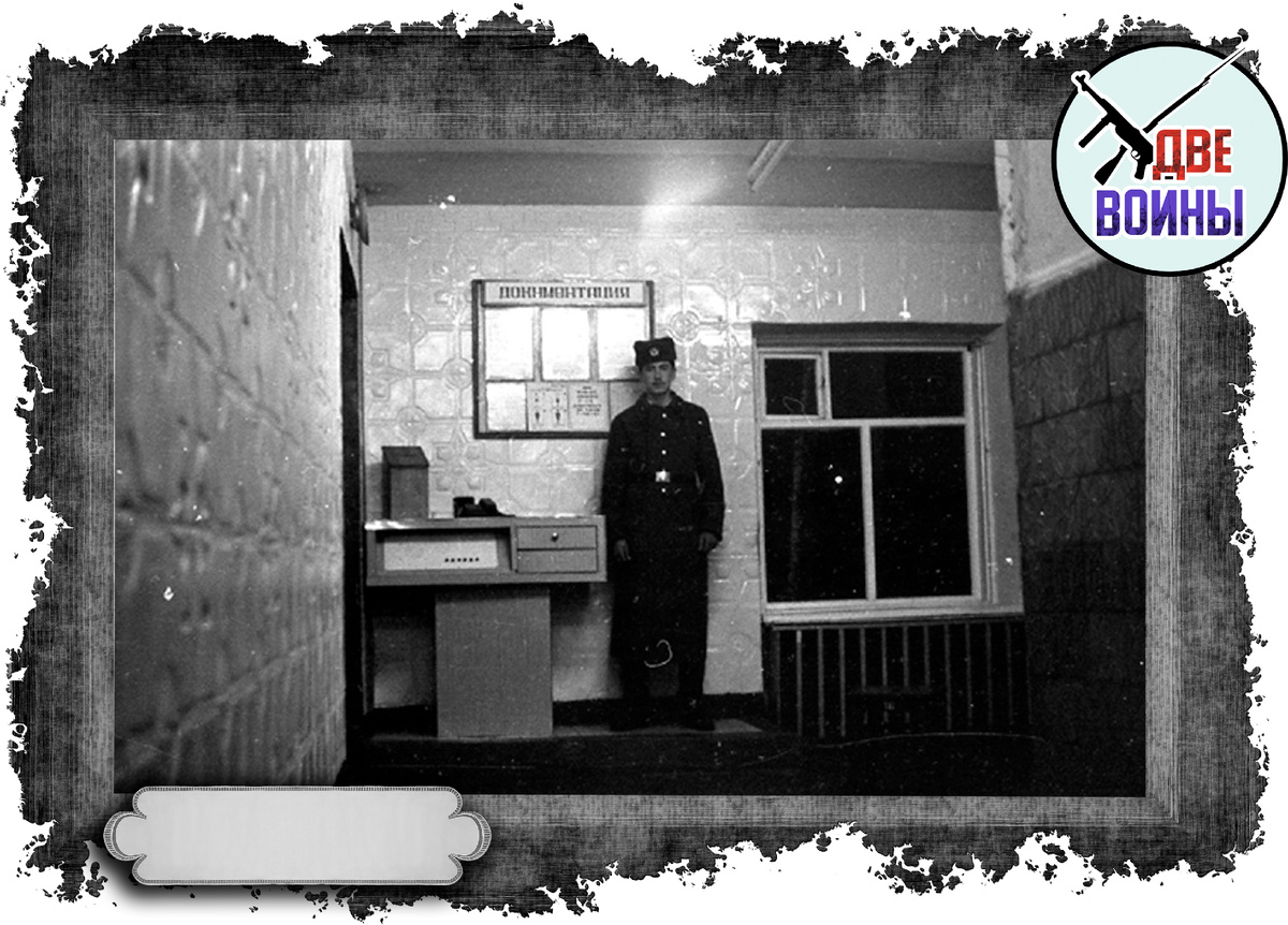 "Стоять на тумбочке" выглядит примерно так. Фото в свободном доступе.