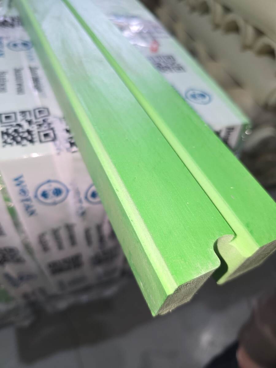 Тёплый подставочный профиль Wotan® для Rehau Intelio