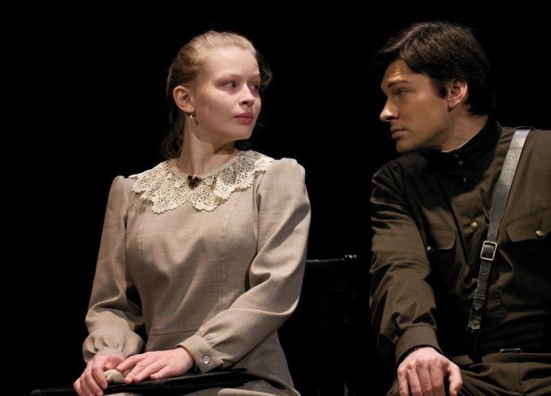 Юлия Пересильд, кадр из театральной постановки «Варшавская мелодия»