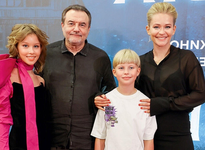 Юлия Пересильд, Алексей Учитель и их дочери – Анна и Мария