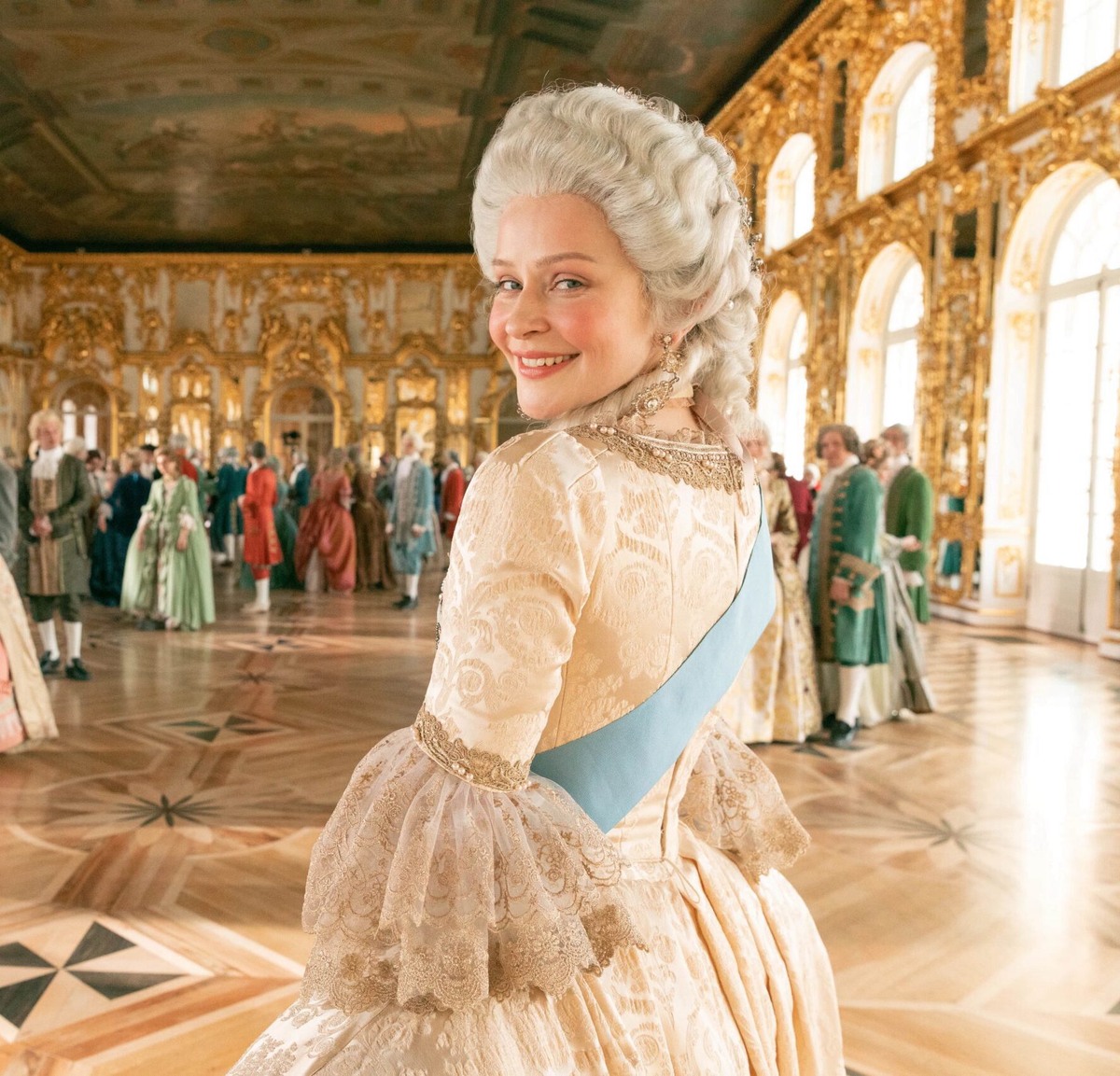 Юлия Пересильд, кадр из фильма «Императрицы»