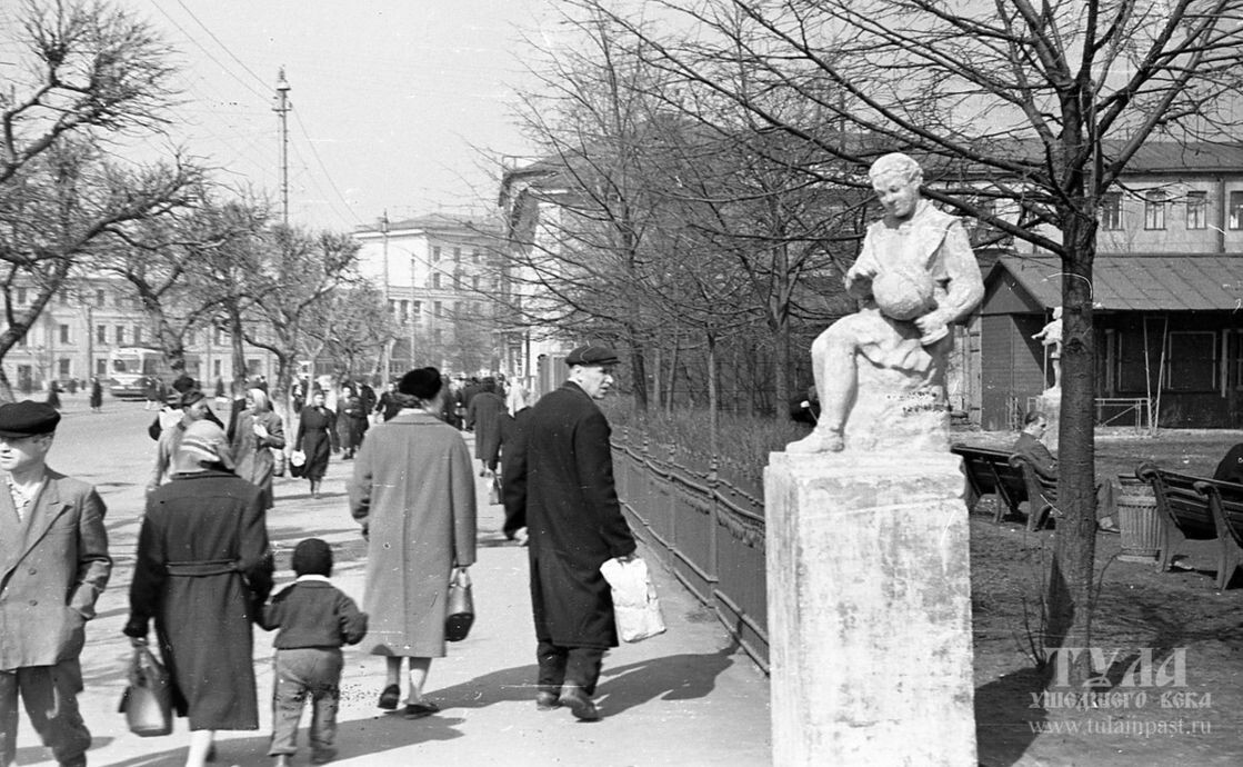 1960-е годы. Вход в Пионерский сквер со стороны ул. Советской. Фото Владимира Полюбина