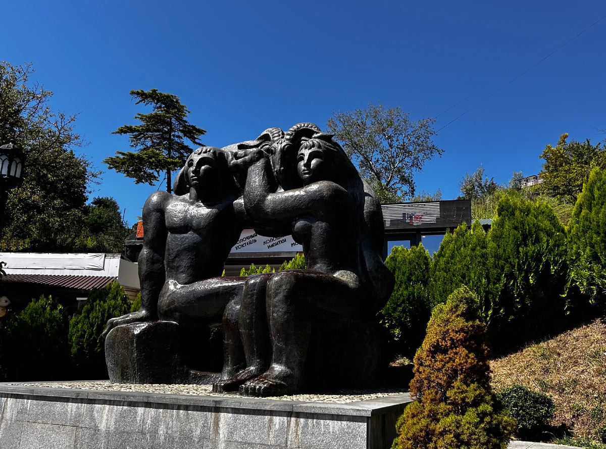 Статуя «Золотое руно»