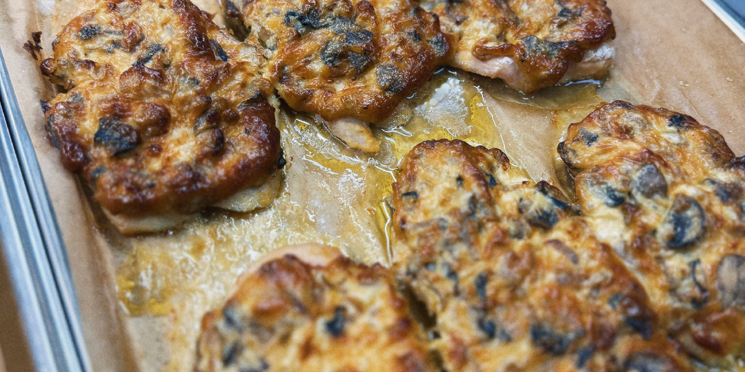 Рецепт куриной грудки под грибной шапочки (без сыра)