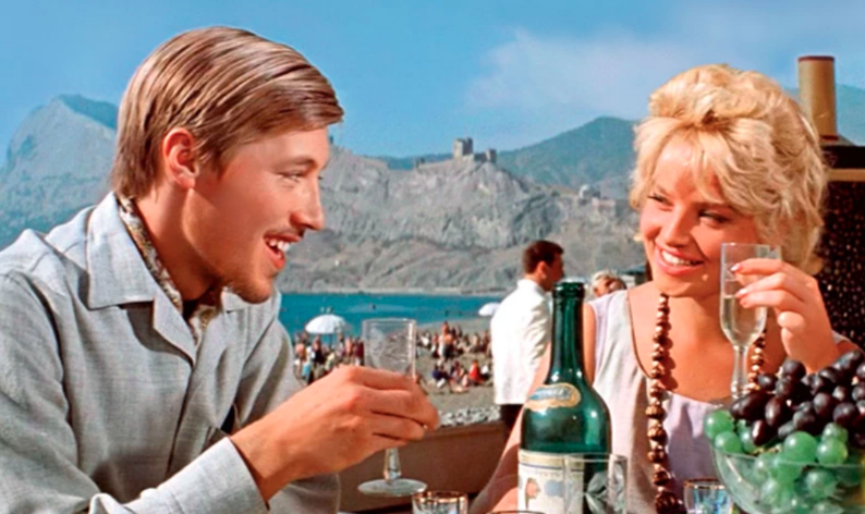 Евгений Жариков и Наталья Кустинская в фильме «Три плюс два», 1963