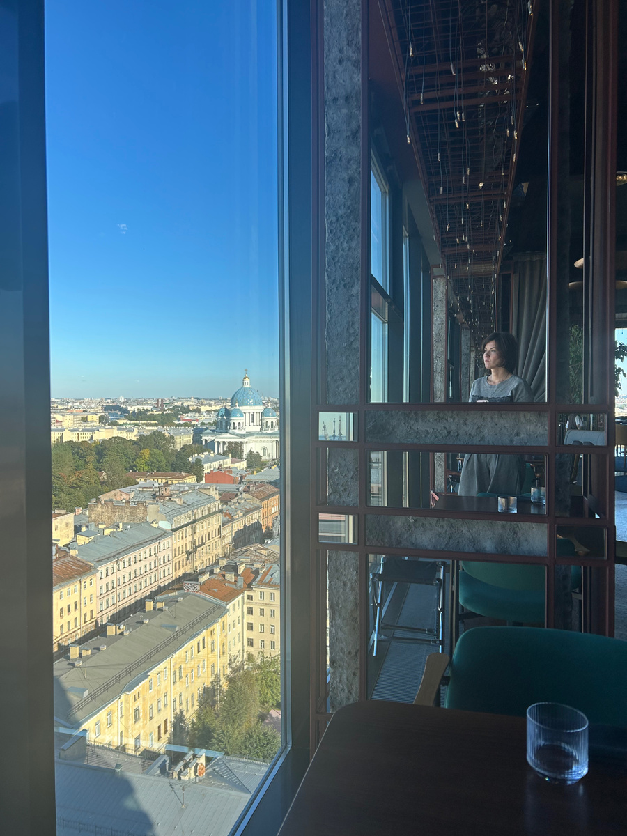 Ресторан «F11» ( 18 этаж Azimuth hotel). 