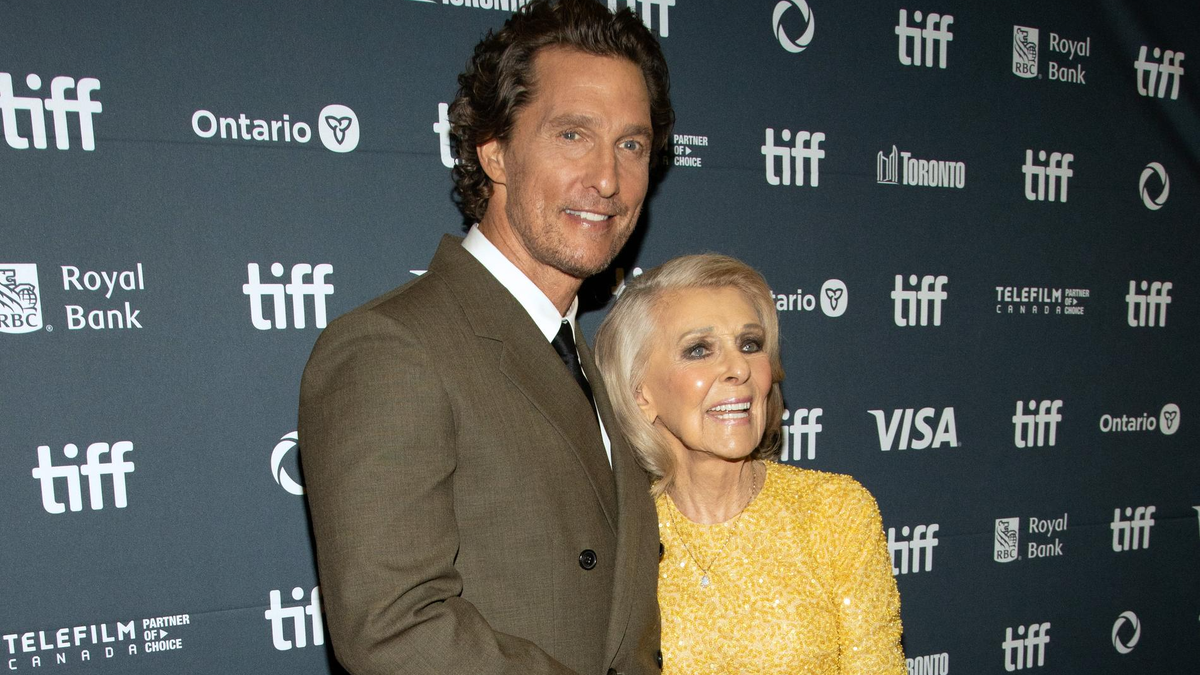    Мэттью Макконахи с матерью. Фото: Getty Images