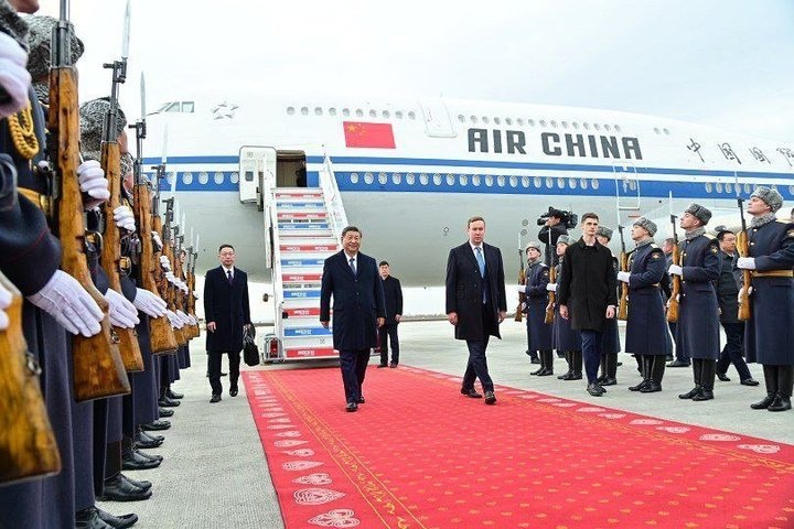    Китай продолжит играть важную роль в содействии развитию мировой экономики (на фото председатель КНР Си Цзиньпин прибыл в Казань на саммит БРИКС). предоставлено пресс-службой раиса Татарстана