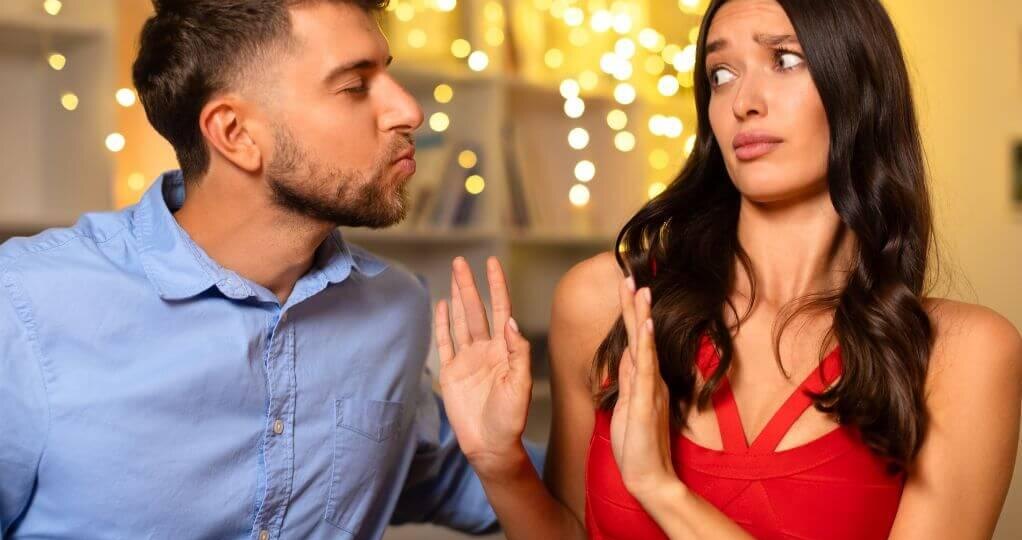 5 действий из-за которых женщины перестают видеть в мужчине интерес и отправляют его во френдзону