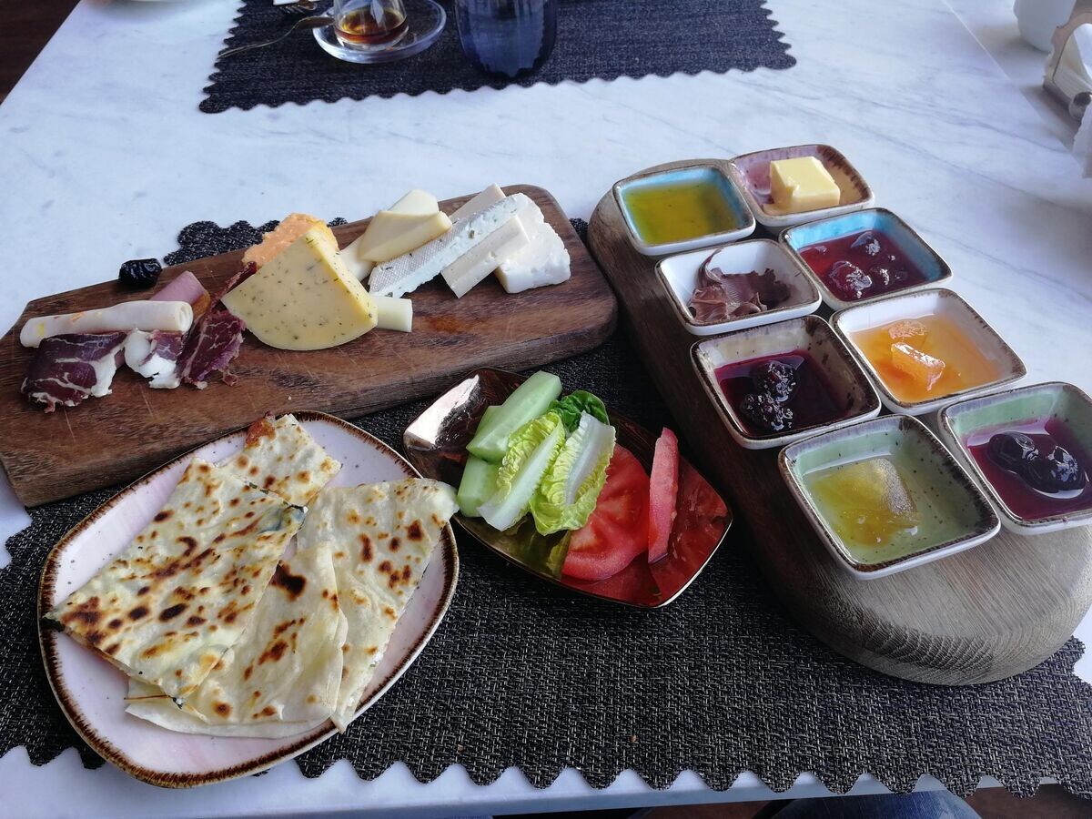     Бодрум, отель Lujo Bodrum, традиционный турецкий завтрак© РИА Новости / Мария Селиванова