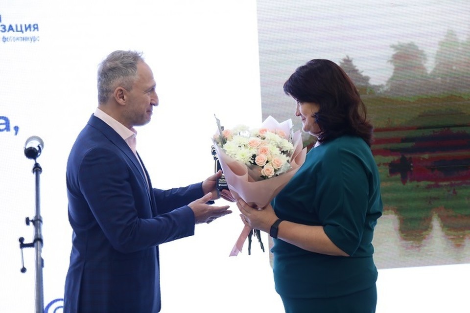    С профессиональными праздниками педагогов ЕАО поздравил Оскар Кучера Оксана ЗУЙКО