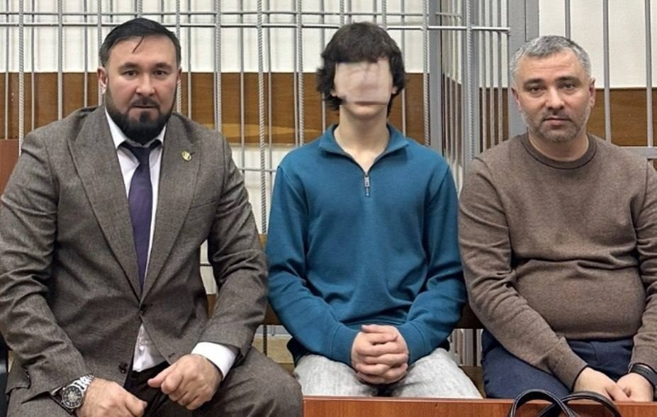    Вокруг Мурдиева фотографировались важные чеченцы. Фото: соцсети