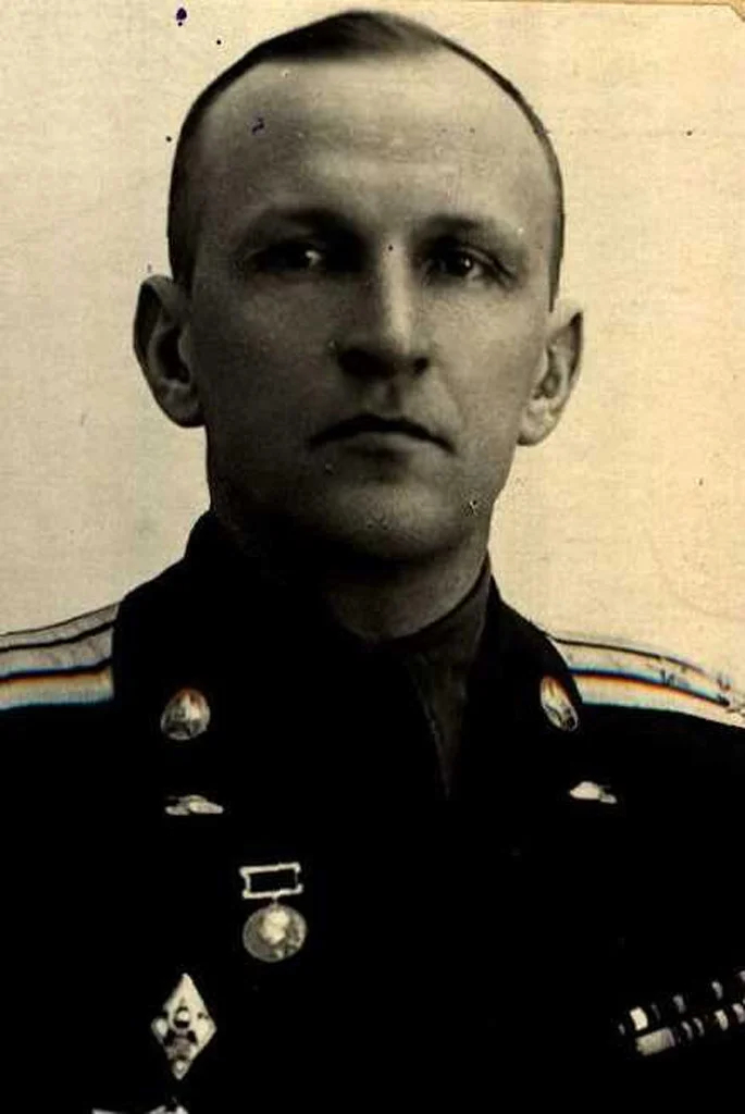 Анатолий Федорович Кравцев, автор конструкции первых советских бронетранспортеров. Фотография в свободном доступе.