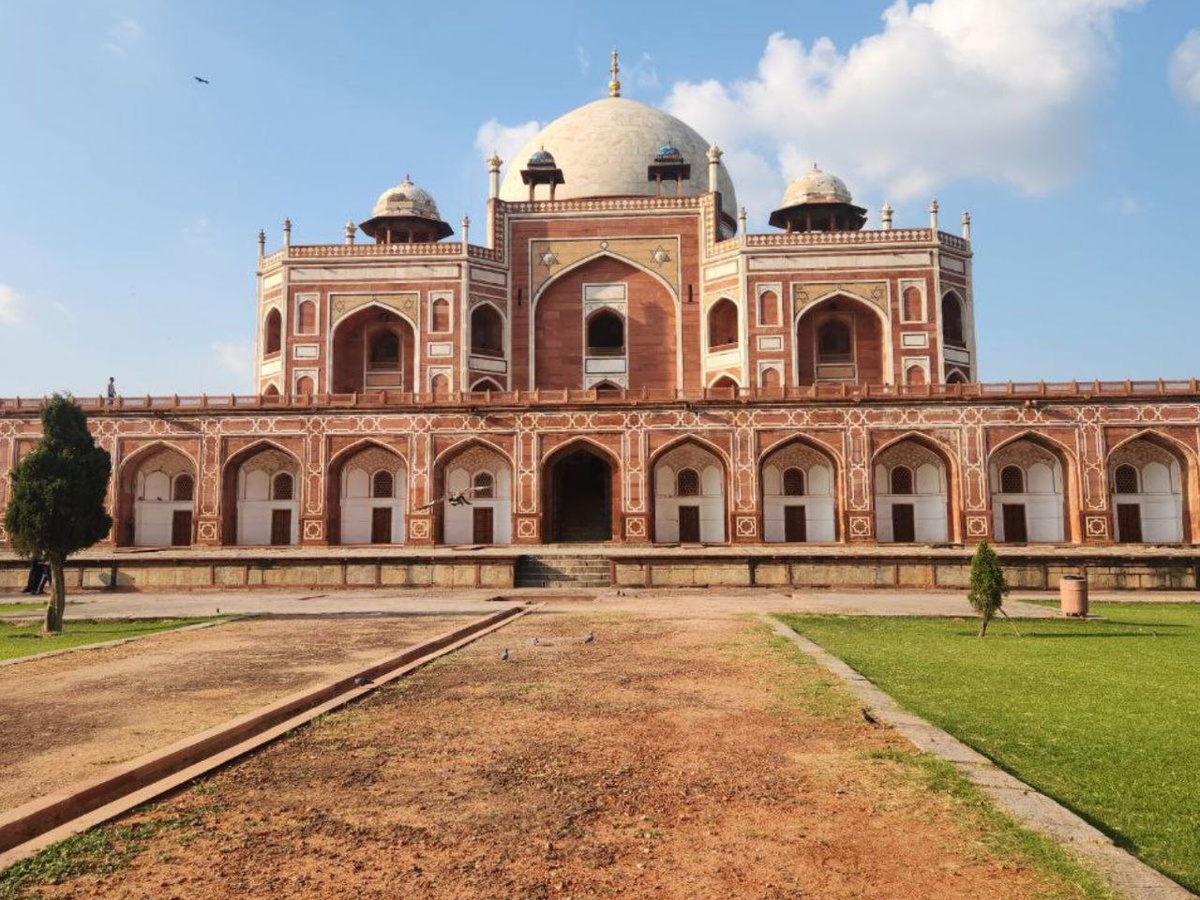 Мавзолей Хумаюна. Высота центрального купола - 42,5 метров