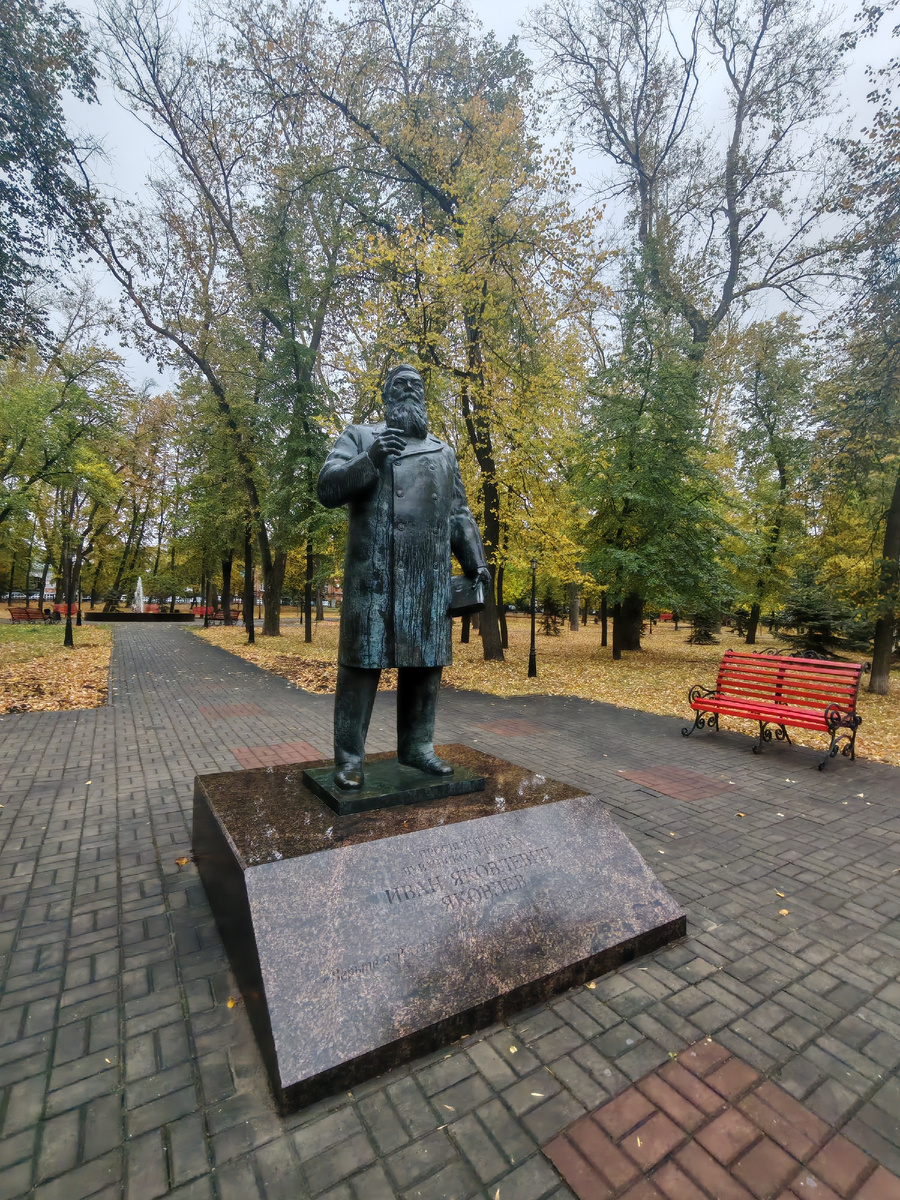 Сквер имени Ивана Яковлева. г. Ульяновск. Фото атора.