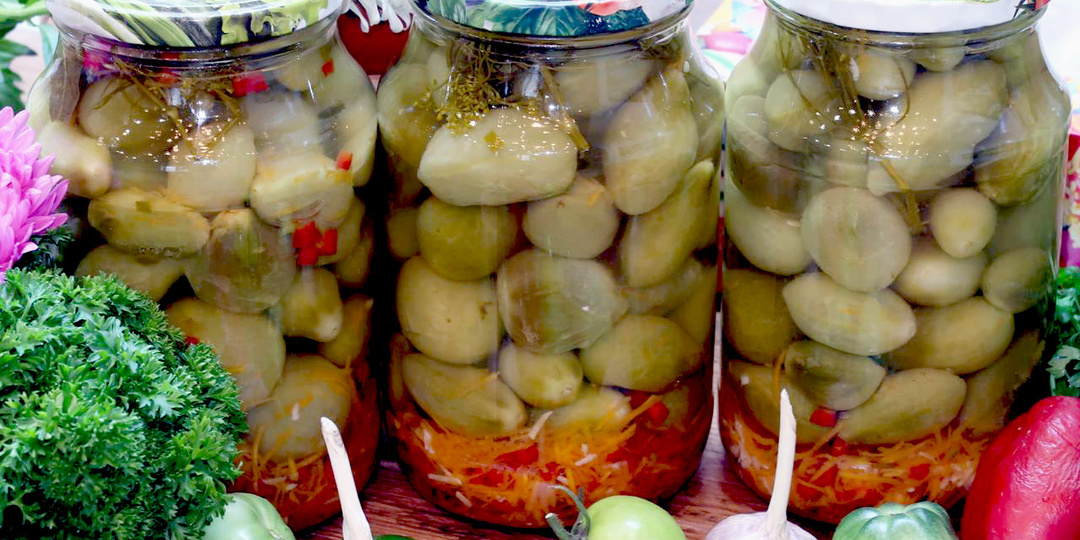 Маринованные зелёные помидоры с аджикой на зиму