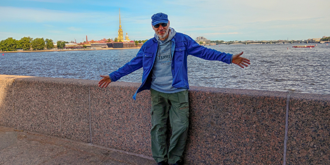 — Пусть я зарабатываю немного, но мы сыты, одеты и обуты. И у нас есть крыша над головой. Моя жена не должна работать. Сиди дома