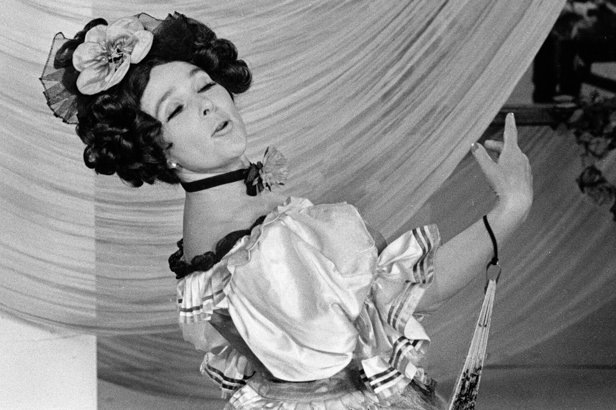 Вера Васильева в музыкальной телепередаче «Бенефис», 1978 год ©Рыбаков/РИА Новости  📷