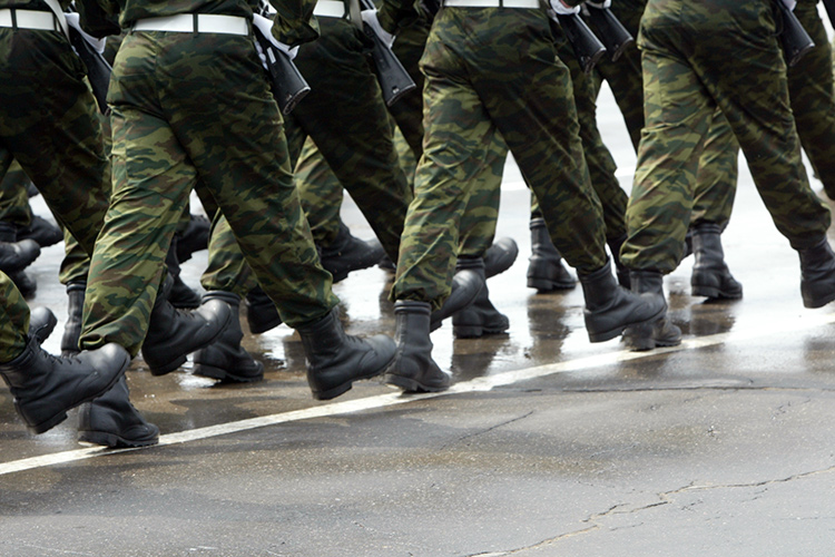 Согласно распоряжению главы государства, с завтрашнего дня и до 31 декабря в Вооруженные силы Российской Федерации необходимо призвать 135 тыс. срочников
Фото: © Gennadii Khameliyanin / Russian Look / www.globallookpress.com