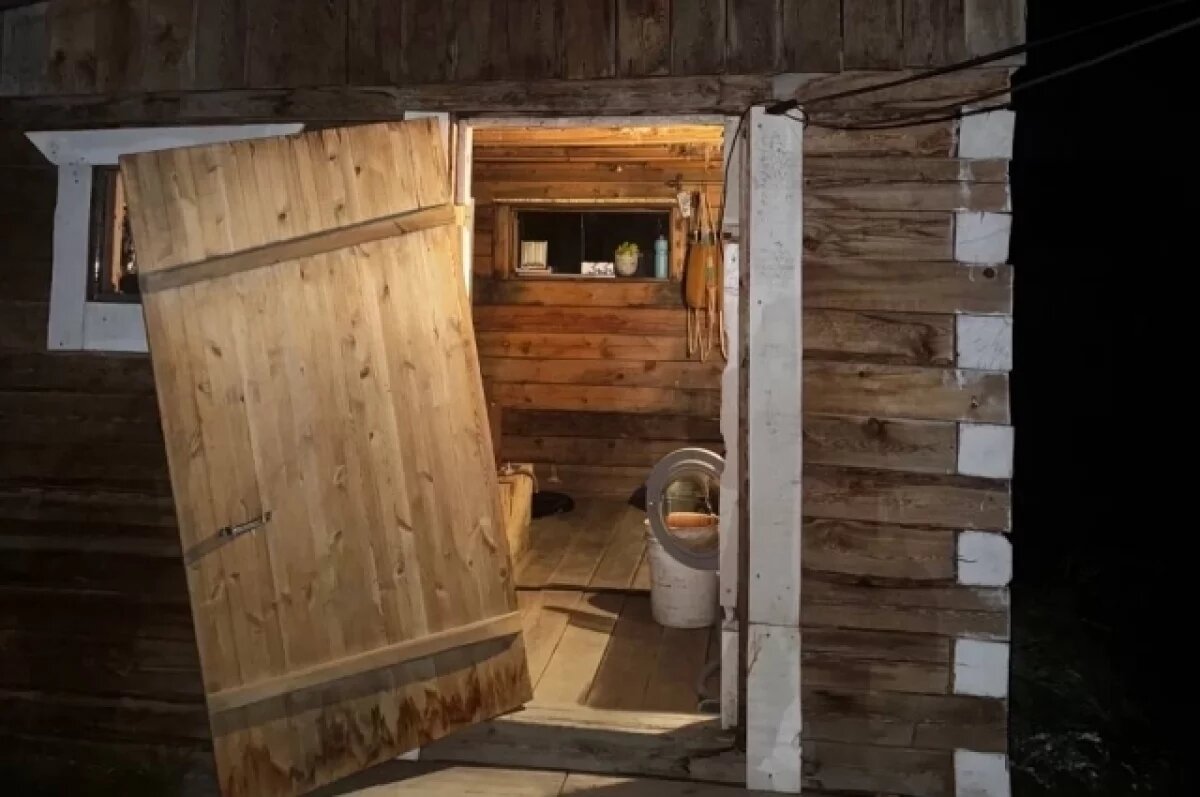    Мать завела дочку в баню, где хотела задушить её.