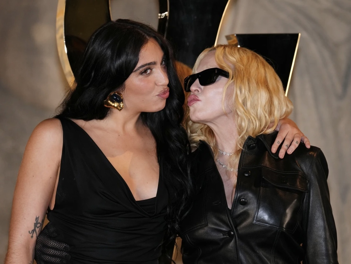 Мадонна с дочерью 