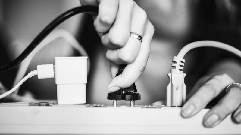     Удлинитель. freepik.com/rawpixel-com