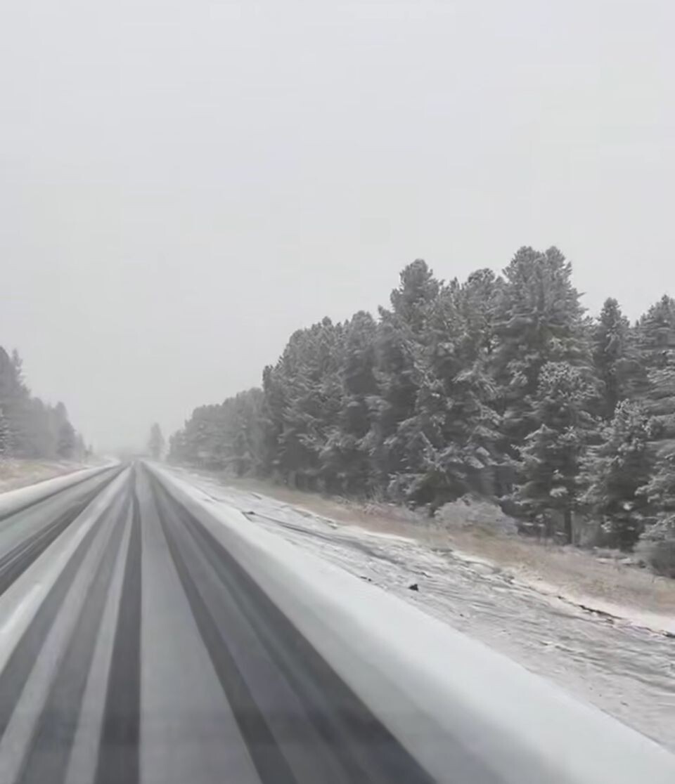    Снег на Семинском перевале. Источник: t.me/solundar04