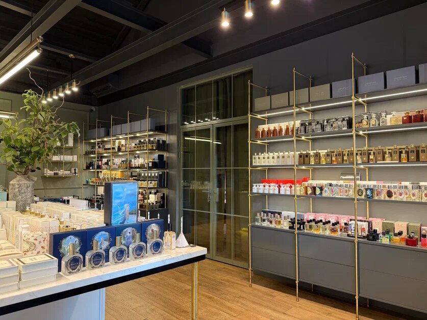 Консультанты очень подкованные, расскажут о ДНК представленных брендов и помогут подобрать ваш парфюм мечты. Фото: Магазин парфюмов Cosmoteca