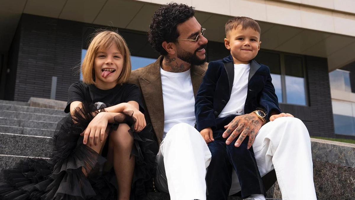    Тимати с дочерью Алисой и сыном Ратмиром. Фото: Instagram (Запрещён в РФ) @timatiofficial