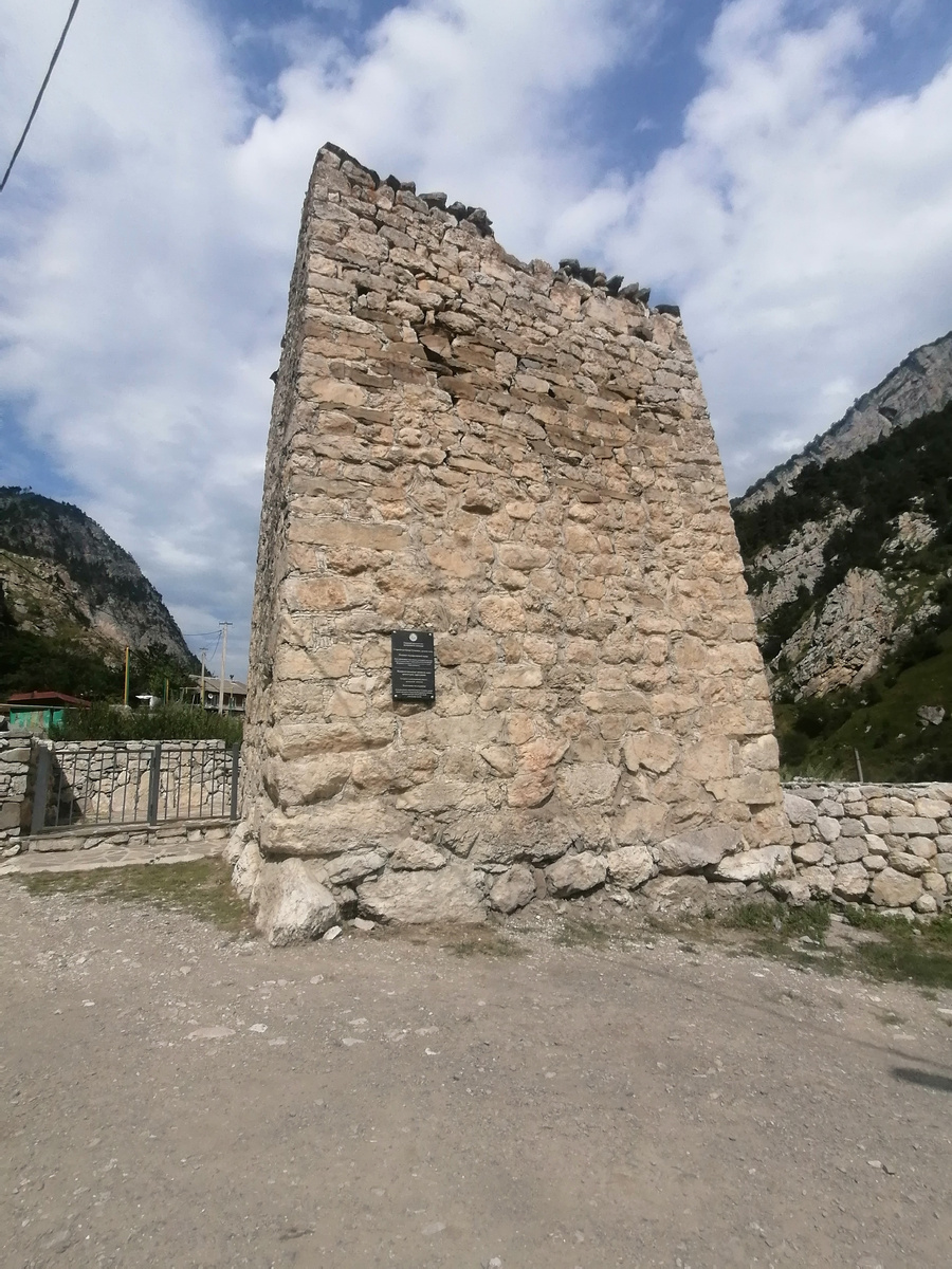 Сторожевая предпещерная башня Гутновых.