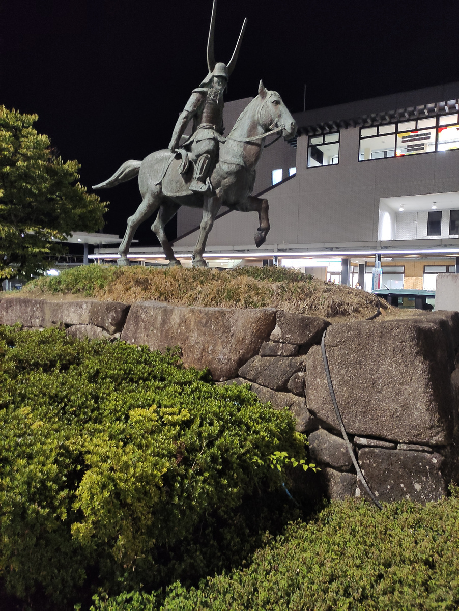 Памятник Ии Наомаса