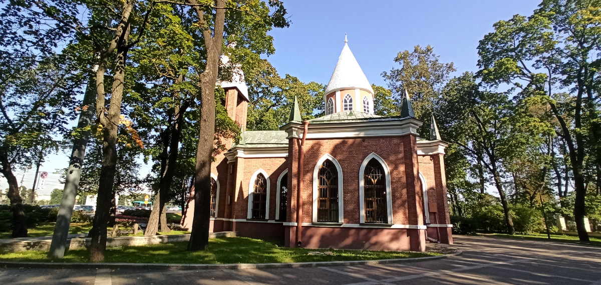 Церковь св. Иоанна Предтечи. Арх. Ю.М. Фельтен 1776-1778. Перестроена Д.Д. Соколовым в 1895 