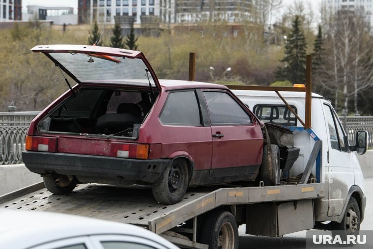    Ранее брошенные автомобили должны были эвакуировать за месяц (архивное фото)