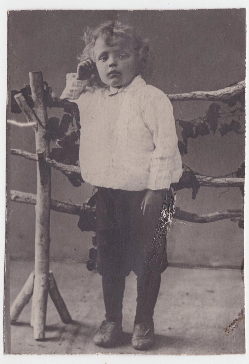    Анатолий Григорьев в детстве. Фото: Личный архив/ Семья Арендт