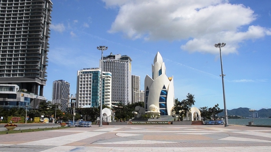 Это Нячанг. Главная площадь.