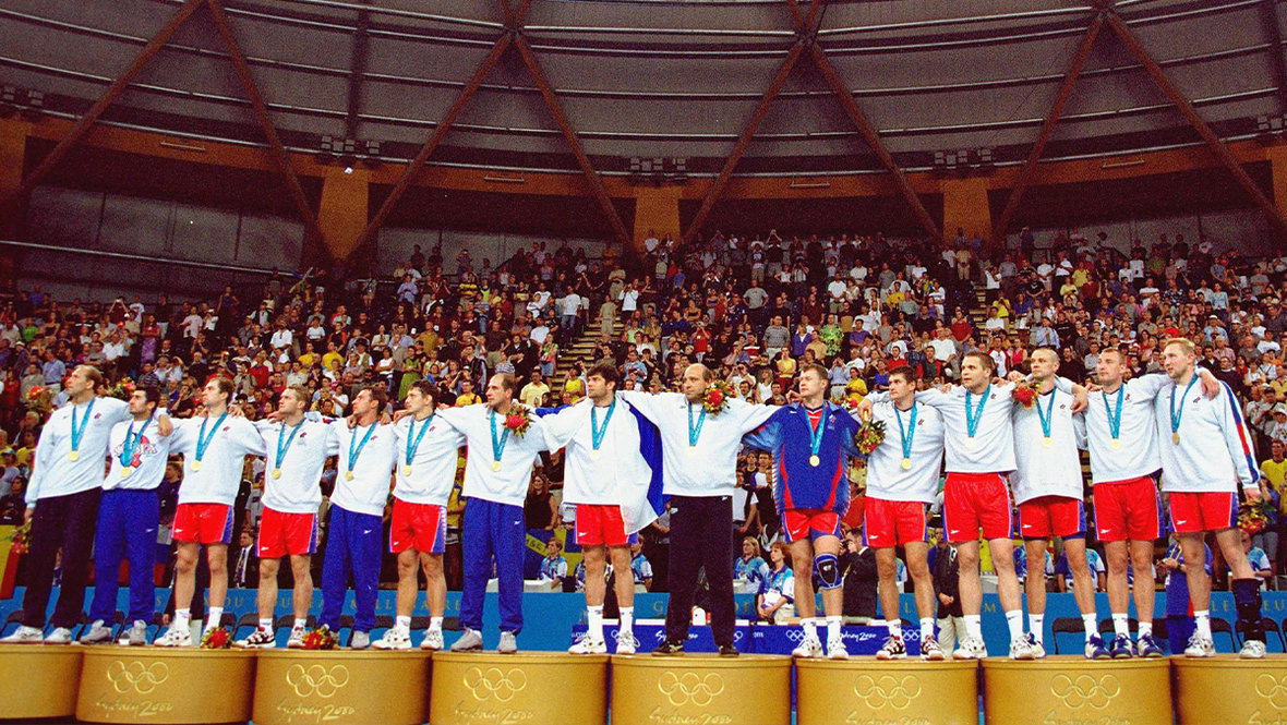    Мужская сборная России по гандболу после победы на Олимпиаде-2000 в Сиднее. Getty Images