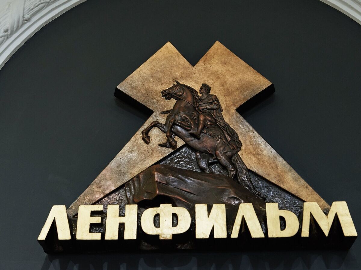    Эмблема киностудии "Ленфильм" в Санкт-Петербурге© РИА Новости . Алексей Даничев