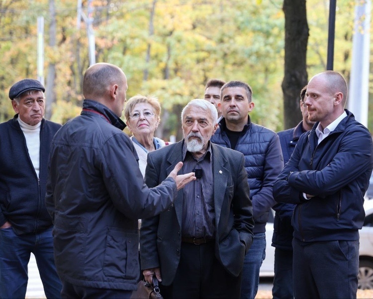     В Курске ремонтируют памятник "Комсомольцам-курянам"