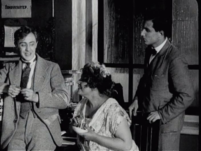 "Папиросница от Моссельпрома" (1924 г).