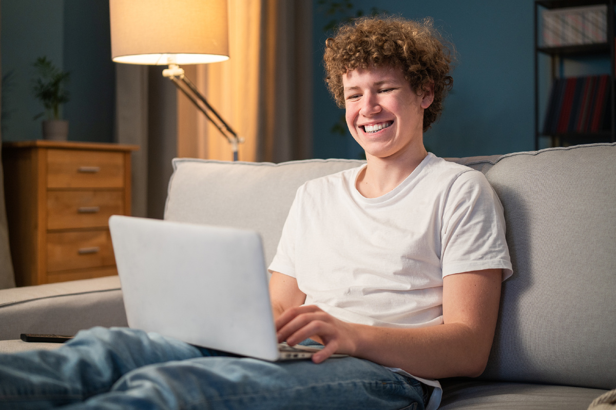 Развитие навыков цифровой грамотности может спасти от онлайн-угроз.