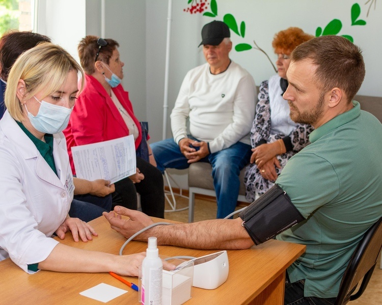     В Курской областной больнице всем желающим бесплатно измерят артериальное давление
