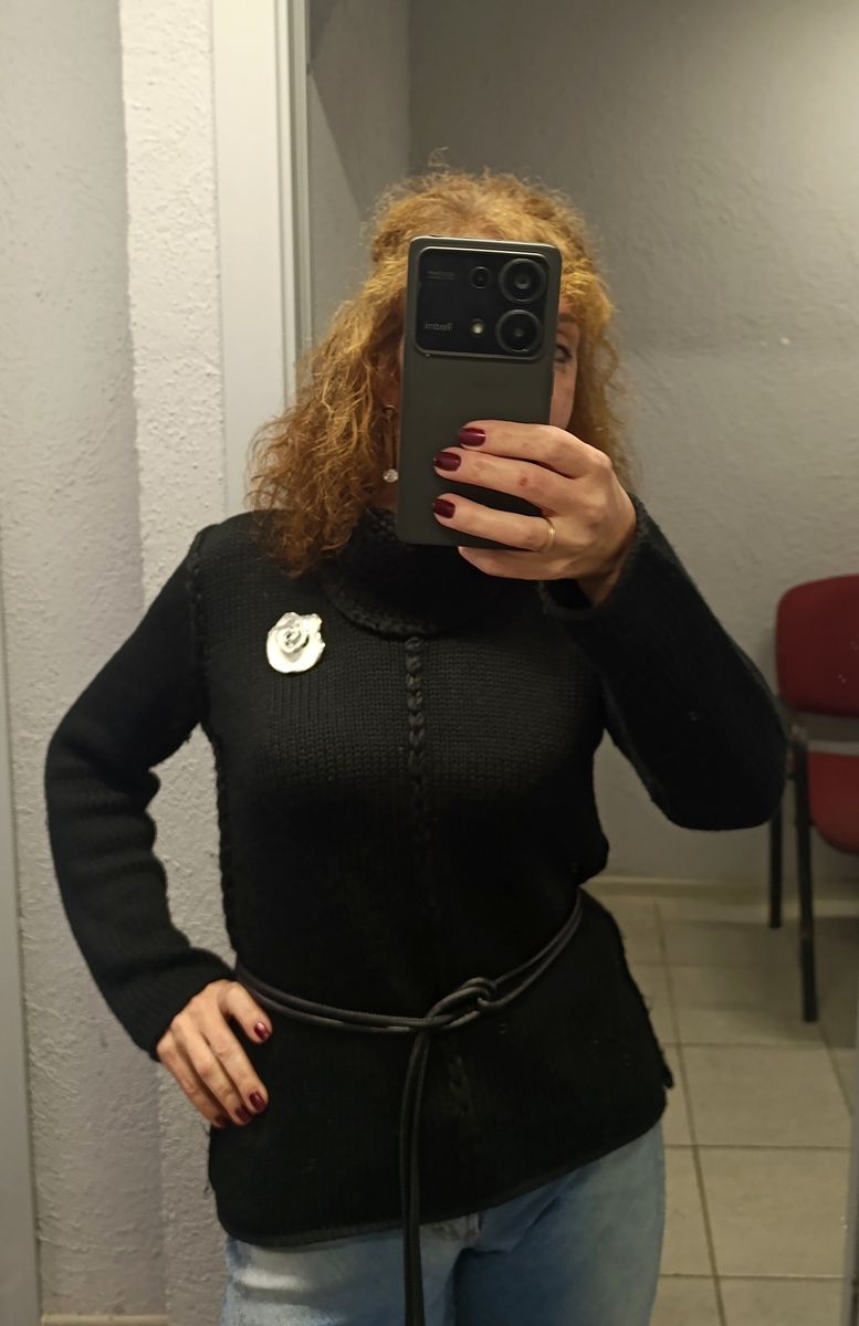 Свитер крупно. Фото автора. 