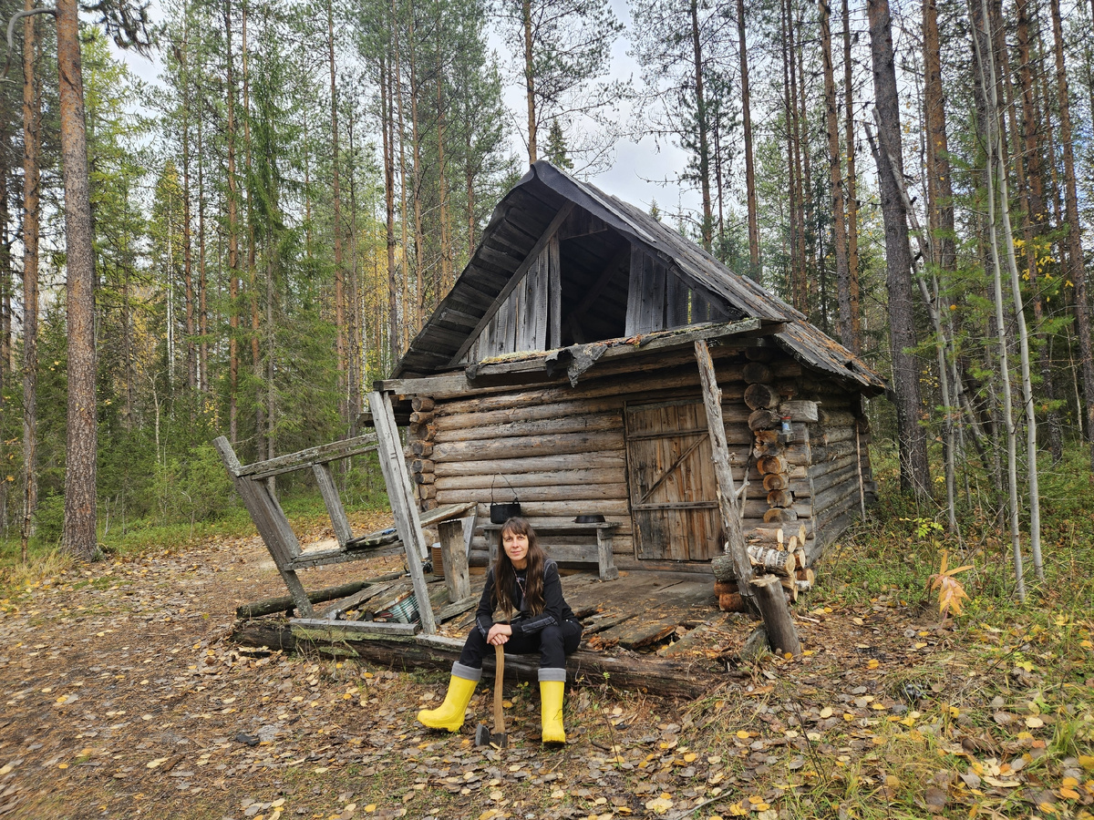 Перед колкой дров.