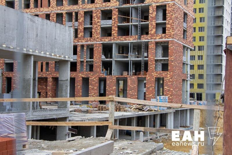    Строящийся дом