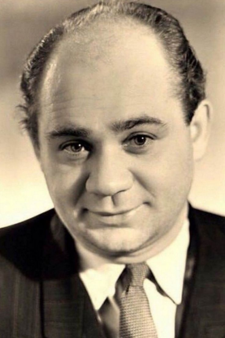 Семья жила в коммунальной квартире на Васильевской улице