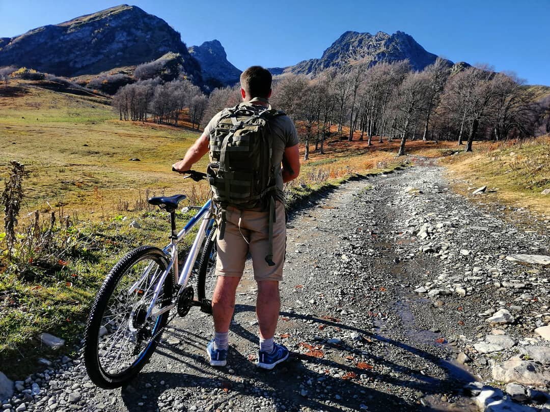 Краски осени по пути в село Псху