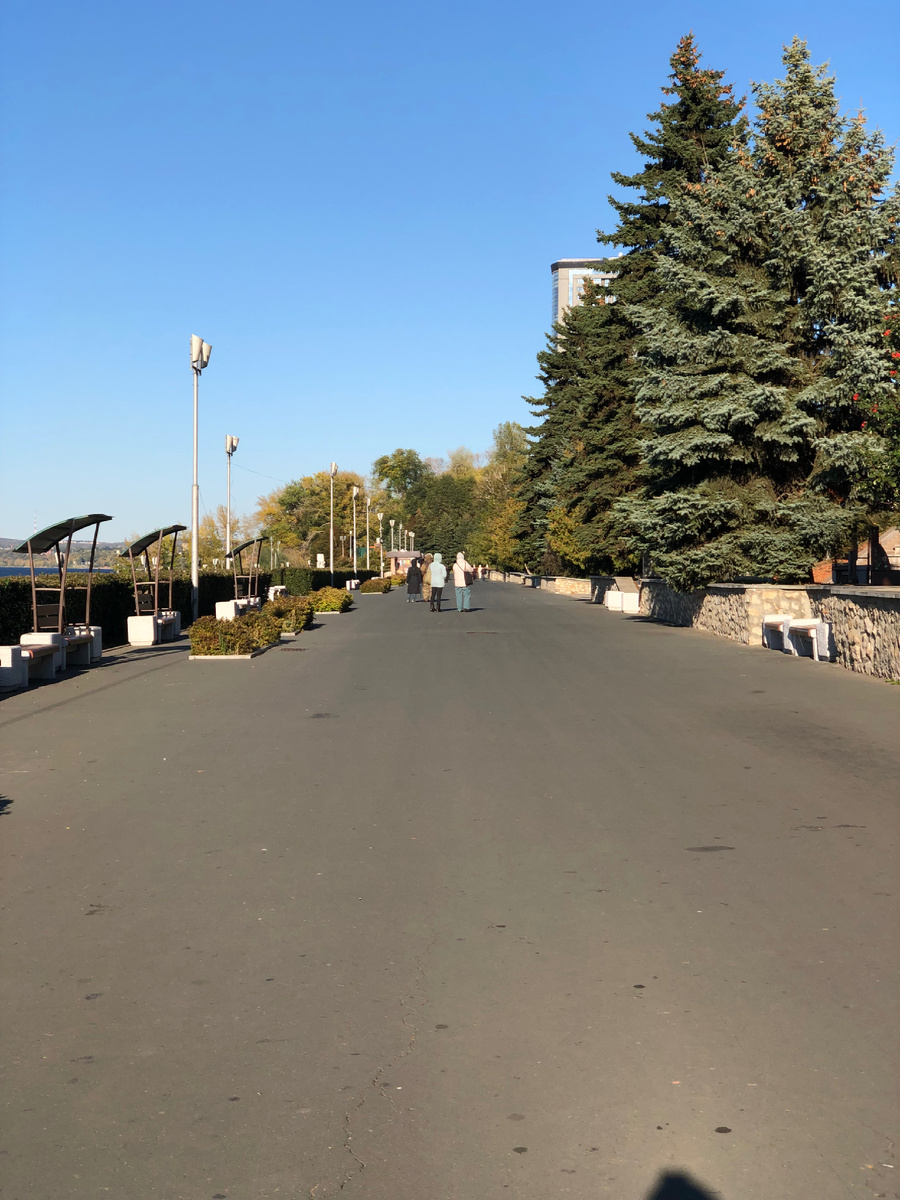 Набережная у Ладьи. Фото автора.